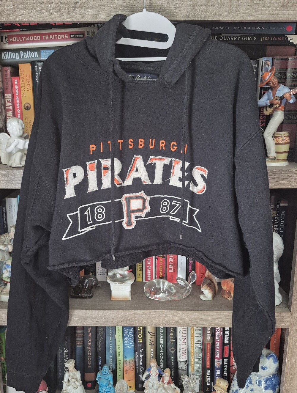 Wright & Ditson Black Pittsburgh Pirates Cropped Crewneck with Orange Accents